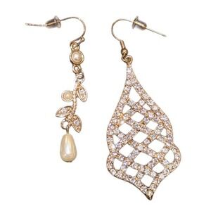 Asymmetrical Mismatched Gold Tone Rhinestone Dangle Earrings with Faux Pearl